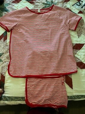 Woman's short and top set.